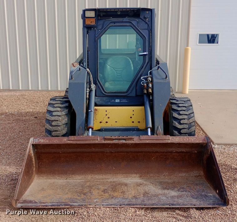 image for item DW0954 2002 New Holland LS190 skid steer loader