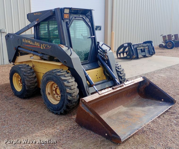 image for item DW0954 2002 New Holland LS190 skid steer loader