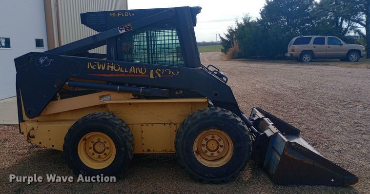 image for item DW0954 2002 New Holland LS190 skid steer loader