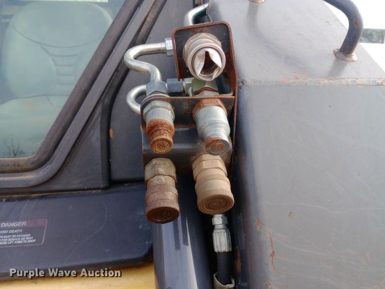 image for item DW0954 2002 New Holland LS190 skid steer loader