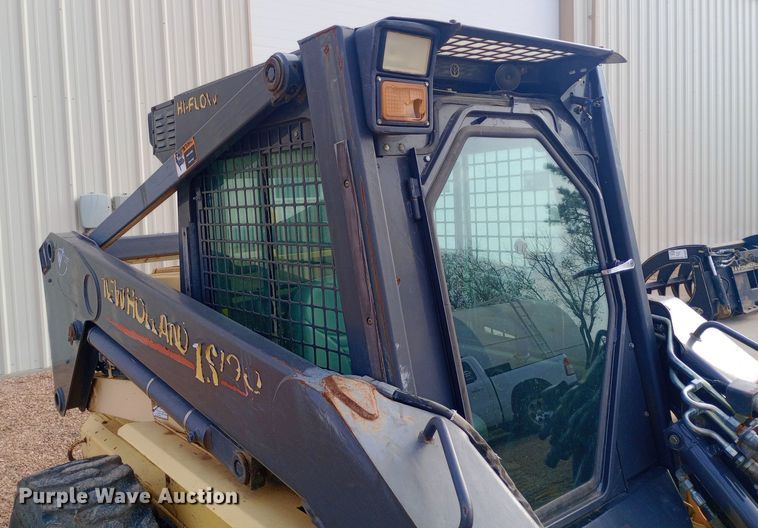 image for item DW0954 2002 New Holland LS190 skid steer loader