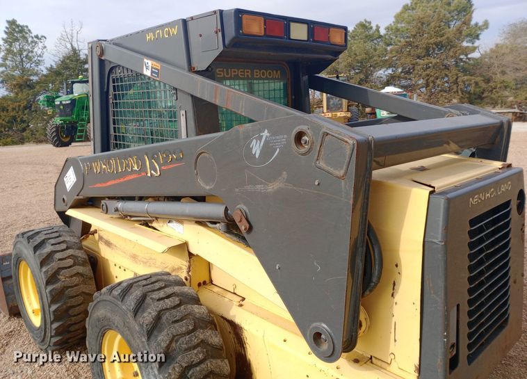 image for item DW0954 2002 New Holland LS190 skid steer loader