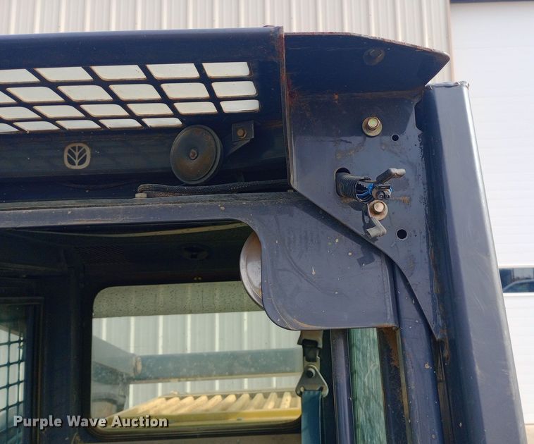 image for item DW0954 2002 New Holland LS190 skid steer loader