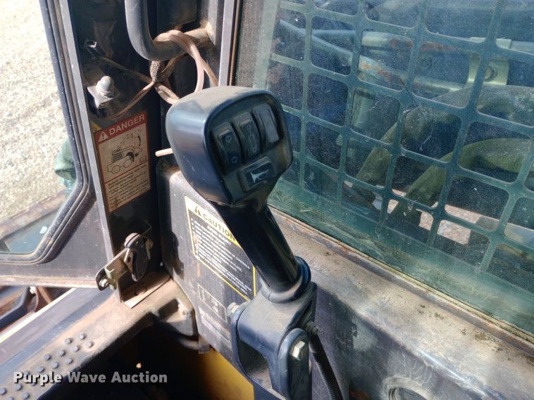 image for item DW0954 2002 New Holland LS190 skid steer loader