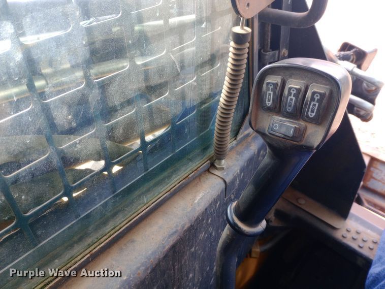 image for item DW0954 2002 New Holland LS190 skid steer loader