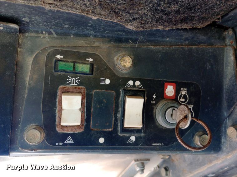 image for item DW0954 2002 New Holland LS190 skid steer loader