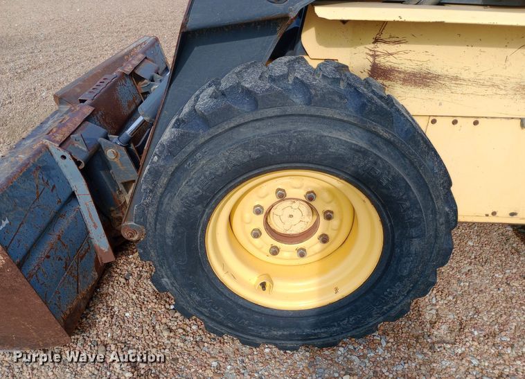 image for item DW0954 2002 New Holland LS190 skid steer loader