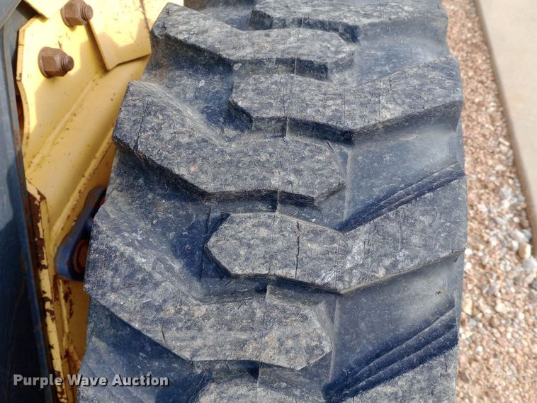 image for item DW0954 2002 New Holland LS190 skid steer loader