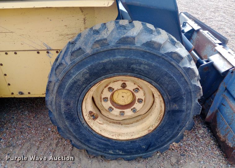 image for item DW0954 2002 New Holland LS190 skid steer loader