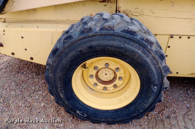 image for item DW0954 2002 New Holland LS190 skid steer loader