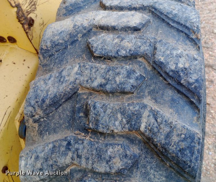 image for item DW0954 2002 New Holland LS190 skid steer loader