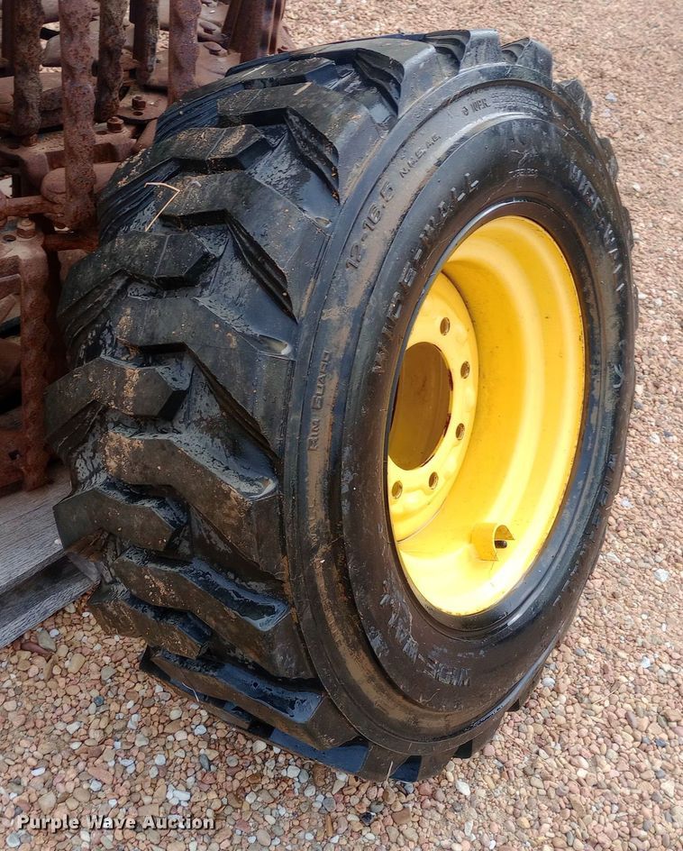 image for item DW0954 2002 New Holland LS190 skid steer loader