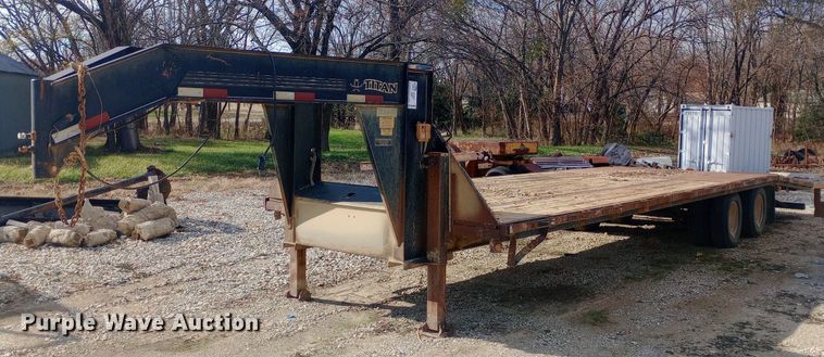image for item DW0970 2010 Titan hydraulic tail equipment trailer