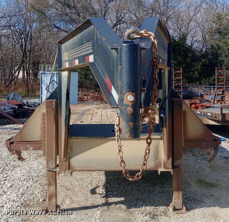 image for item DW0970 2010 Titan hydraulic tail equipment trailer