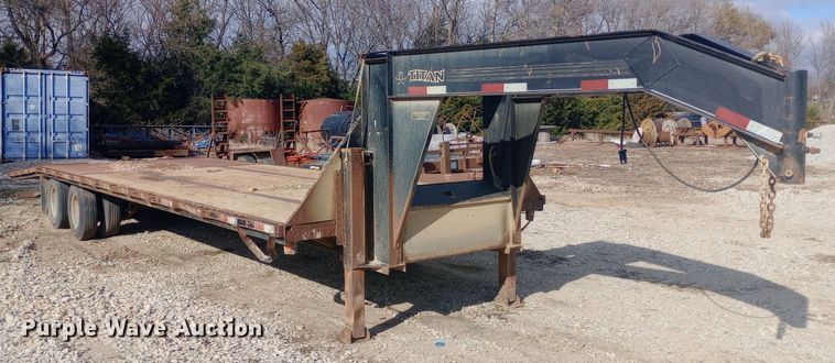 image for item DW0970 2010 Titan hydraulic tail equipment trailer