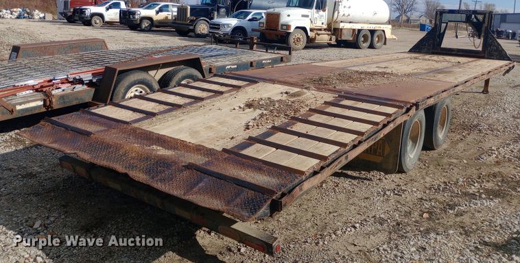 image for item DW0970 2010 Titan hydraulic tail equipment trailer