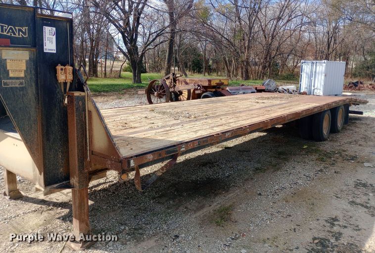 image for item DW0970 2010 Titan hydraulic tail equipment trailer