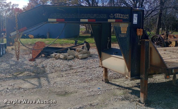 image for item DW0970 2010 Titan hydraulic tail equipment trailer