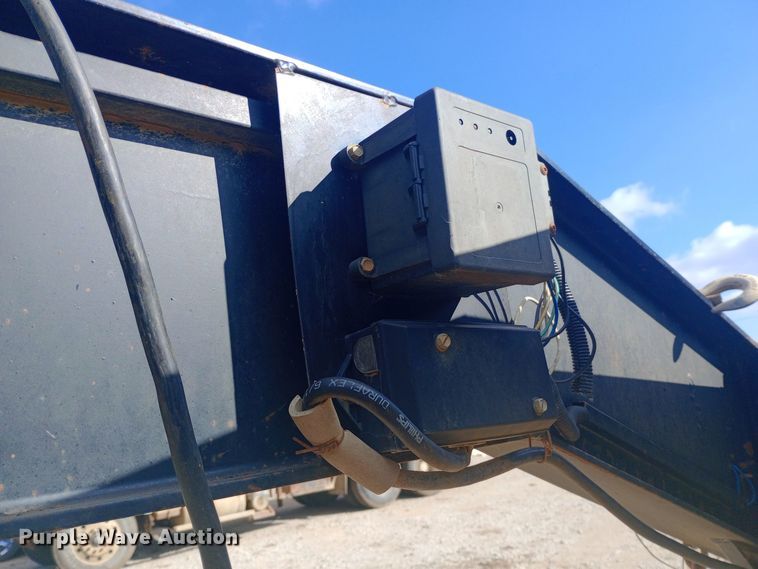 image for item DW0970 2010 Titan hydraulic tail equipment trailer