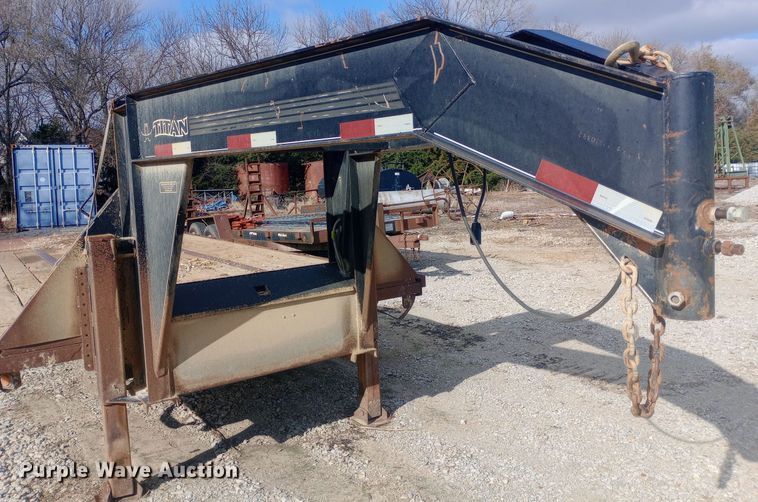 image for item DW0970 2010 Titan hydraulic tail equipment trailer