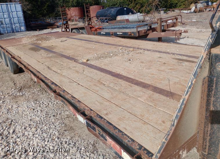 image for item DW0970 2010 Titan hydraulic tail equipment trailer