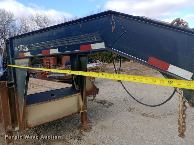 image for item DW0970 2010 Titan hydraulic tail equipment trailer