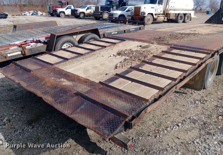 image for item DW0970 2010 Titan hydraulic tail equipment trailer