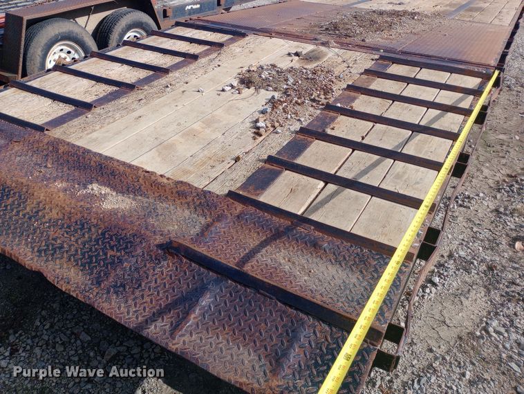 image for item DW0970 2010 Titan hydraulic tail equipment trailer