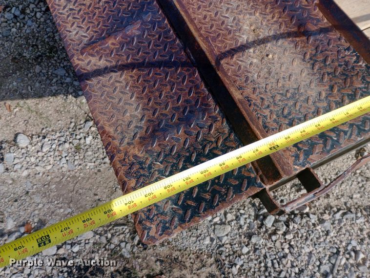 image for item DW0970 2010 Titan hydraulic tail equipment trailer