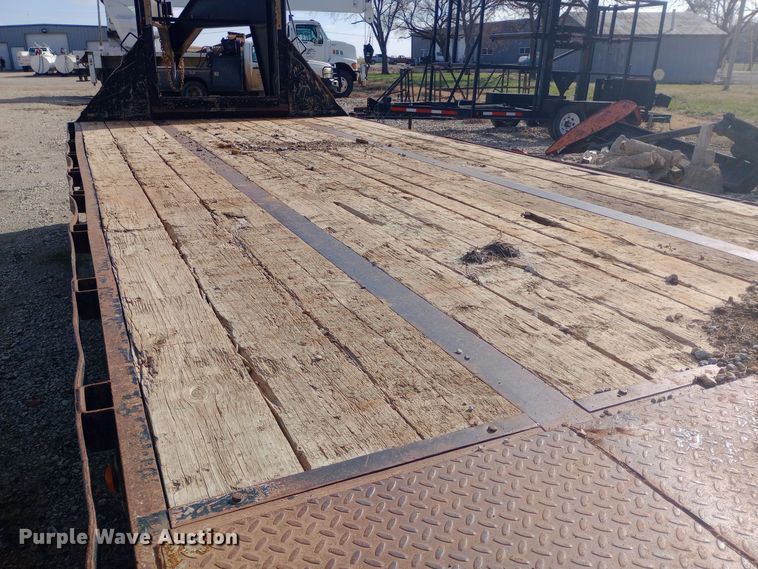 image for item DW0970 2010 Titan hydraulic tail equipment trailer