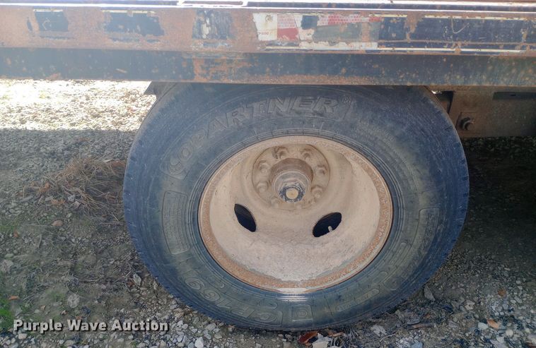 image for item DW0970 2010 Titan hydraulic tail equipment trailer