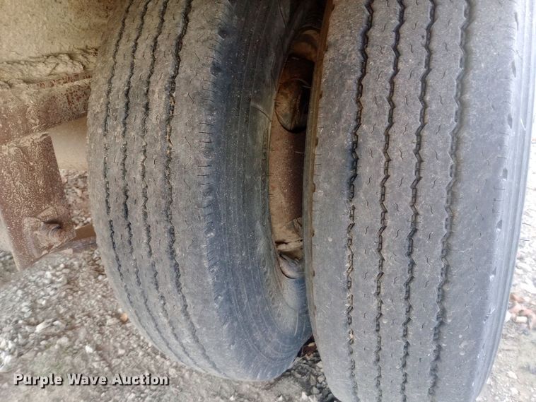 image for item DW0970 2010 Titan hydraulic tail equipment trailer