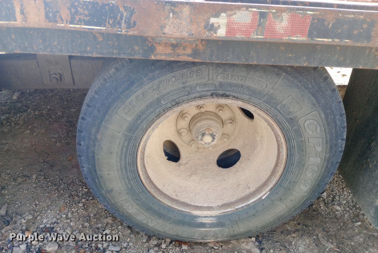 image for item DW0970 2010 Titan hydraulic tail equipment trailer