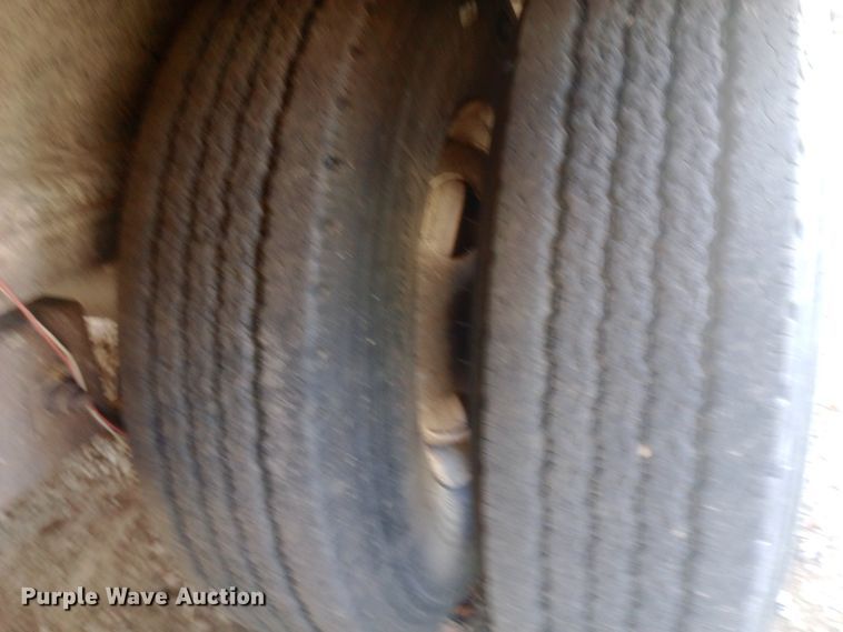 image for item DW0970 2010 Titan hydraulic tail equipment trailer