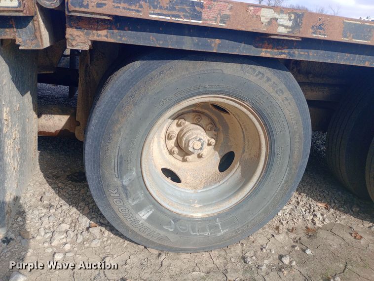 image for item DW0970 2010 Titan hydraulic tail equipment trailer