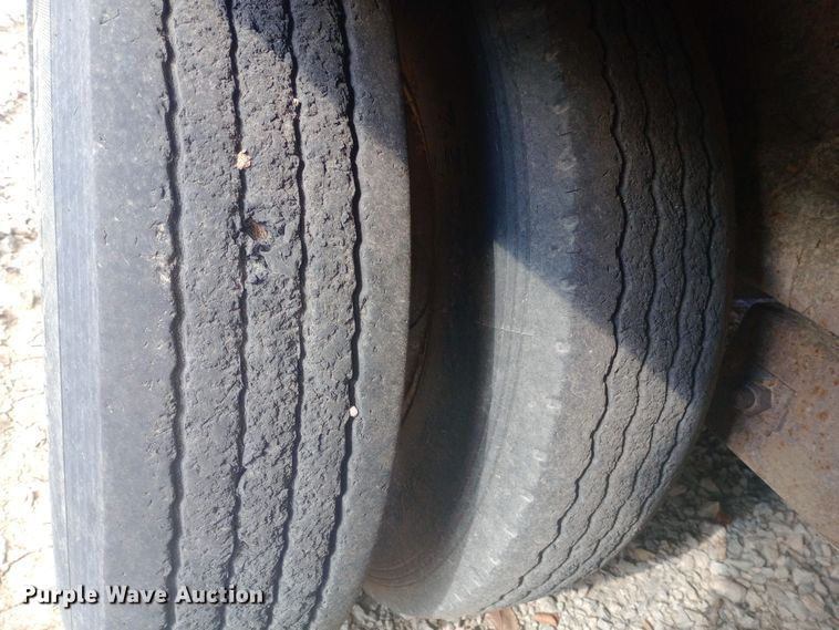 image for item DW0970 2010 Titan hydraulic tail equipment trailer