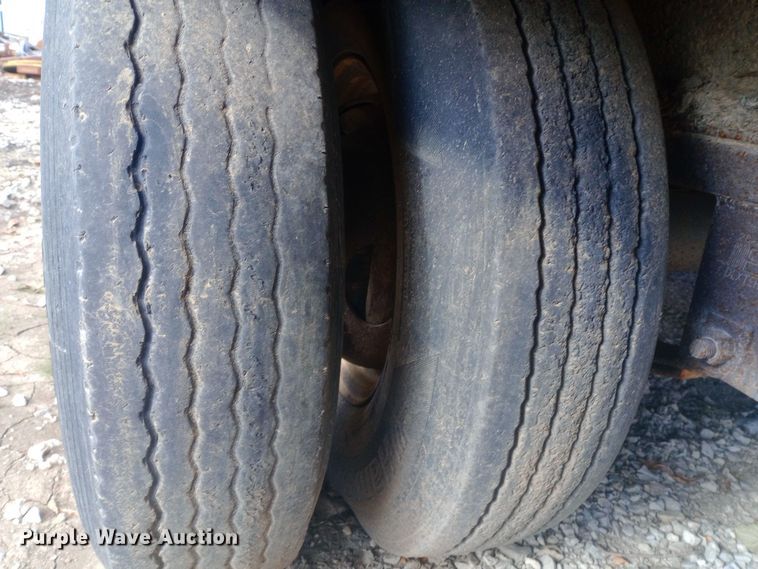 image for item DW0970 2010 Titan hydraulic tail equipment trailer