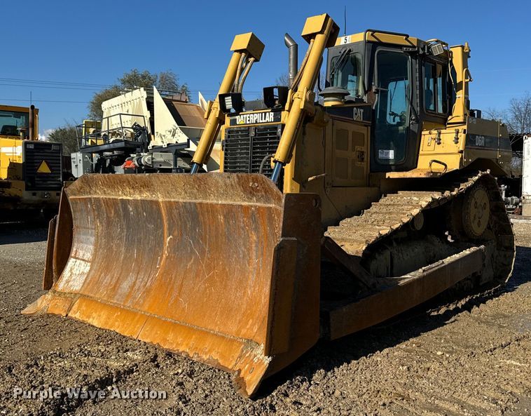 image for item DW2414 2004 Caterpillar D6R XL dozer