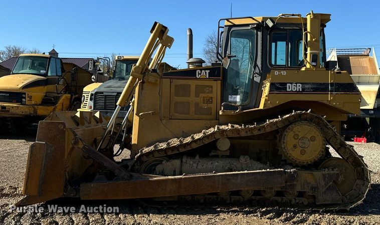 image for item DW2414 2004 Caterpillar D6R XL dozer
