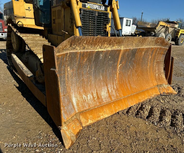 image for item DW2414 2004 Caterpillar D6R XL dozer