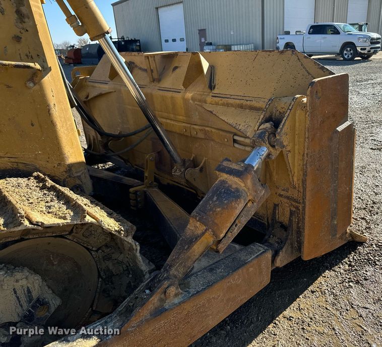 image for item DW2414 2004 Caterpillar D6R XL dozer