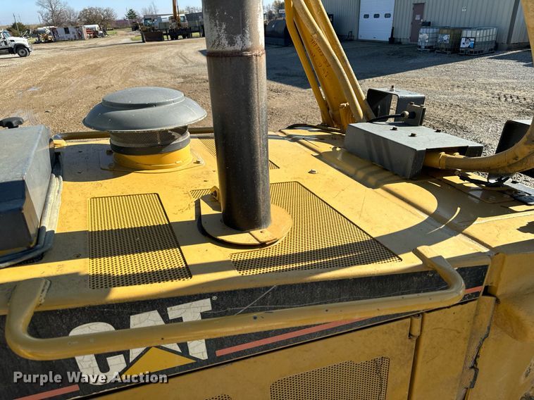 image for item DW2414 2004 Caterpillar D6R XL dozer