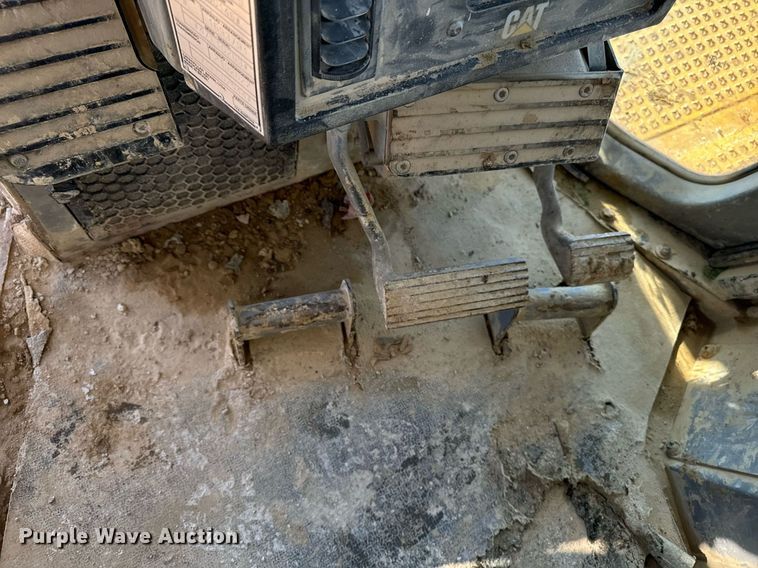 image for item DW2414 2004 Caterpillar D6R XL dozer