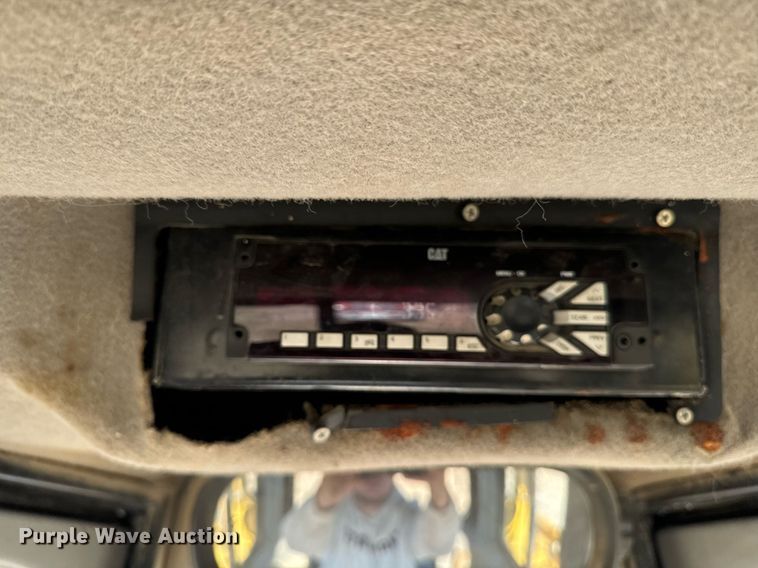 image for item DW2414 2004 Caterpillar D6R XL dozer