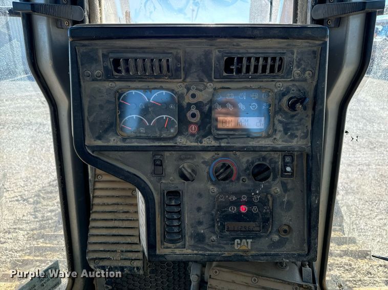 image for item DW2414 2004 Caterpillar D6R XL dozer