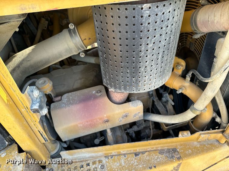 image for item DW2414 2004 Caterpillar D6R XL dozer