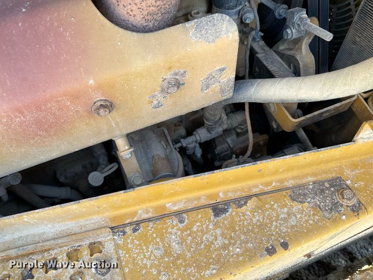 image for item DW2414 2004 Caterpillar D6R XL dozer