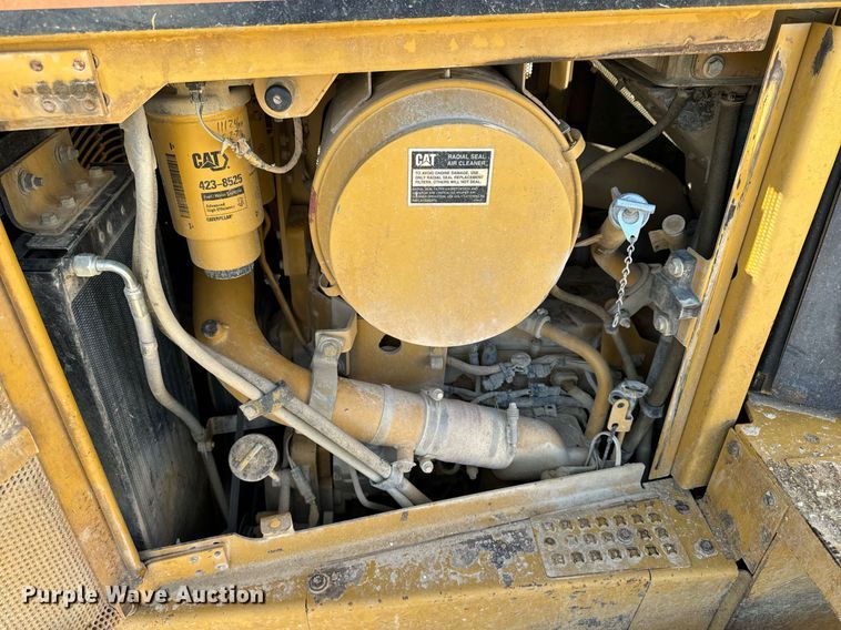 image for item DW2414 2004 Caterpillar D6R XL dozer