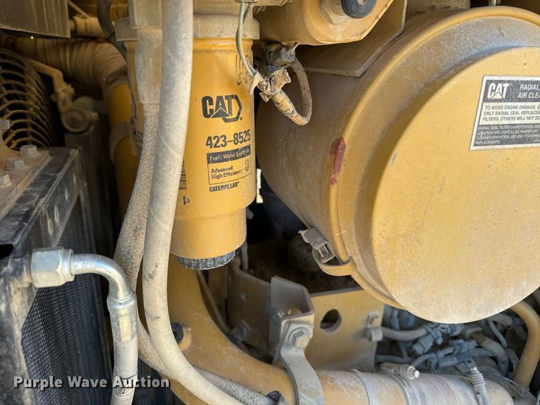 image for item DW2414 2004 Caterpillar D6R XL dozer