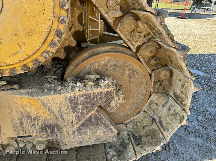 image for item DW2414 2004 Caterpillar D6R XL dozer